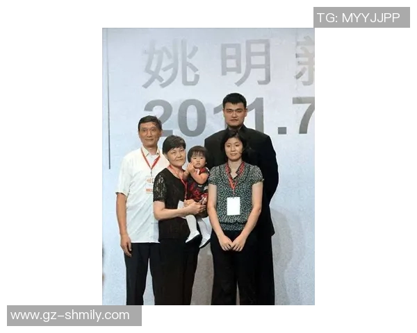 姚明女儿初入职场展现风采引发网友热议与期待 姚明女儿初入职场展现风采引发网友热议与期待