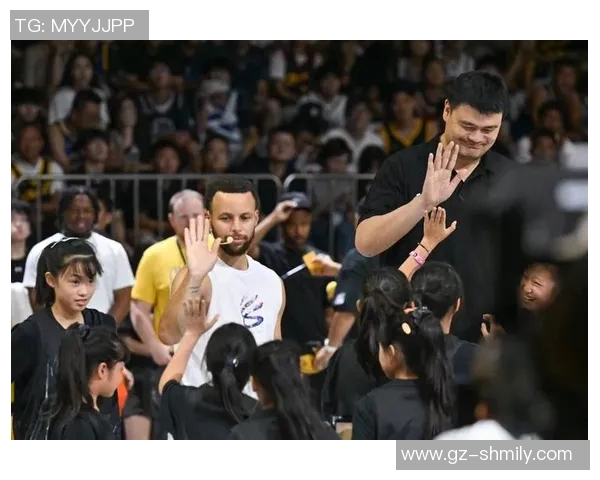 篮球场上的巨人姚明如何成为投篮的传奇与灵感源泉