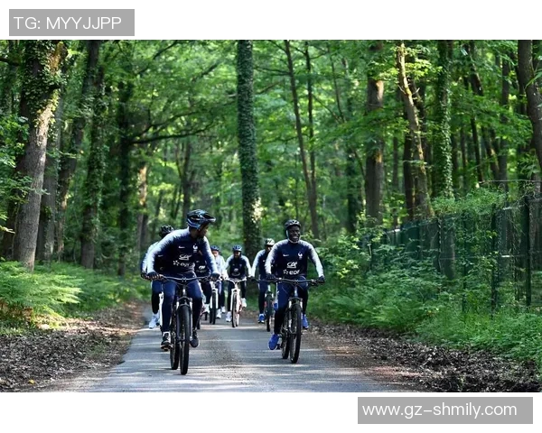 足球明星骑行高清视频展现运动魅力与生活乐趣的完美结合 足球明星骑行高清视频展现运动魅力与生活乐趣的完美结合